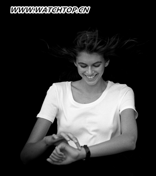凱雅·格伯 (Kaia Gerber) 的選擇——?dú)W米茄全新碟飛名典系列女士腕表 超模 辛迪·克勞馥 歐米茄 凱雅·格伯 行業(yè)資訊  第4張